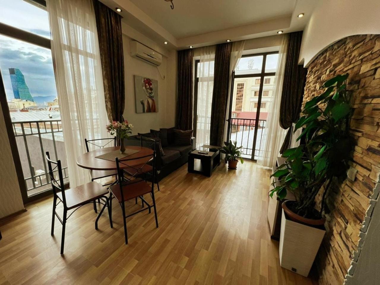 Cozy Apartment In The City Center Mtatsminda Tbilisi Exterior photo
