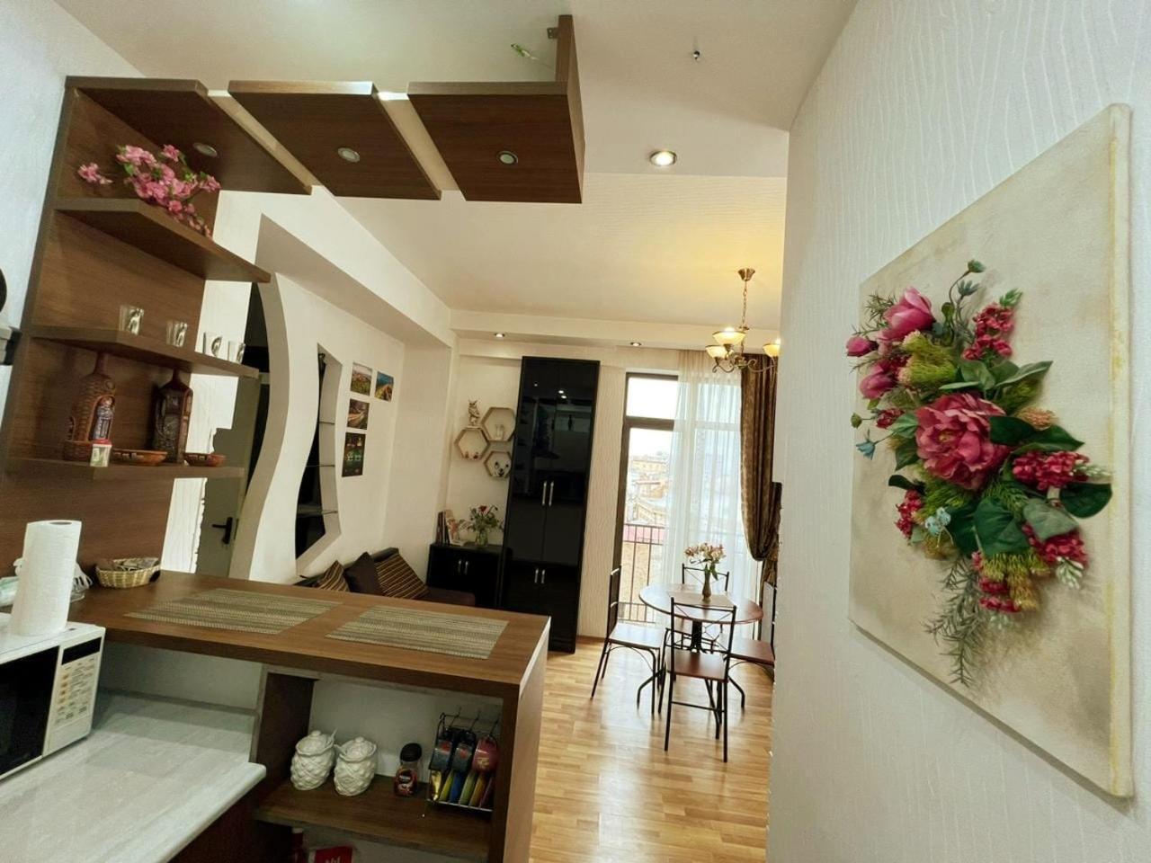 Cozy Apartment In The City Center Mtatsminda Tbilisi Exterior photo