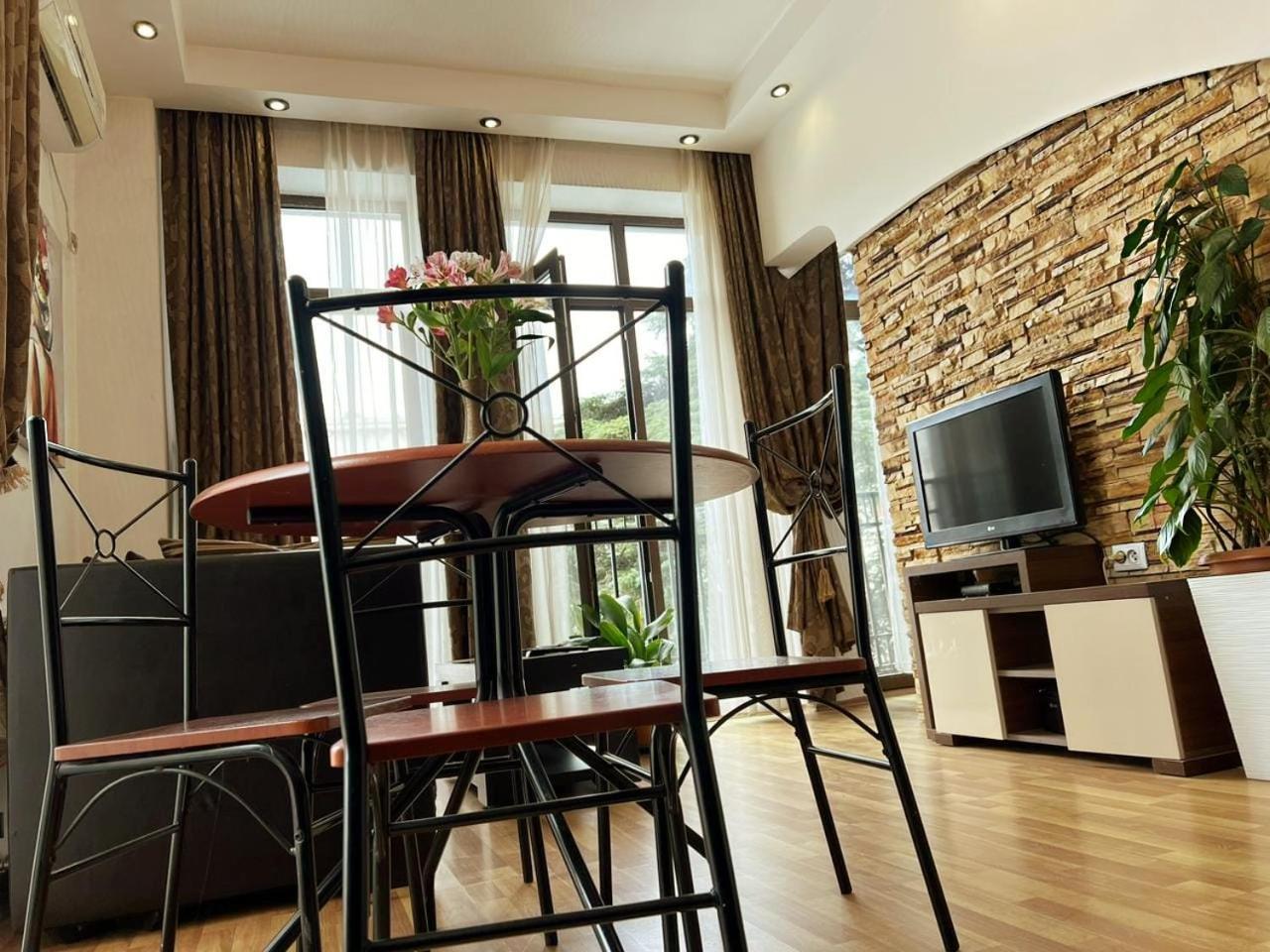Cozy Apartment In The City Center Mtatsminda Tbilisi Exterior photo