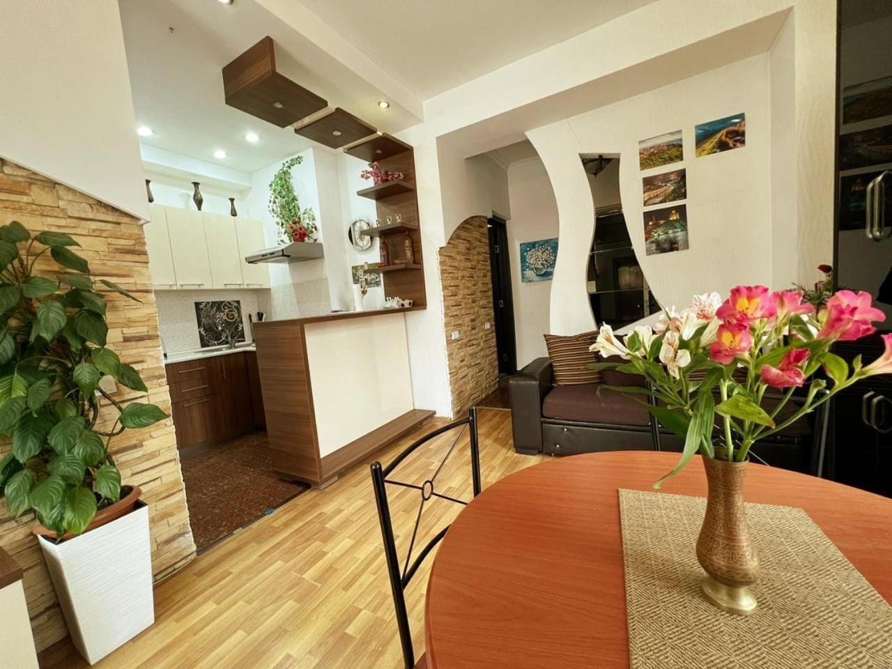 Cozy Apartment In The City Center Mtatsminda Tbilisi Exterior photo